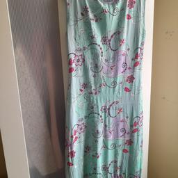 beautiful dress from Oasis size 12 accendently washed and the quality got little bad otherwise its in great condition pick up or I can post