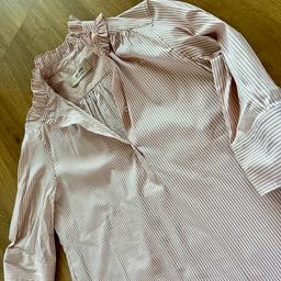 Verkaufe Bluse von mos mosh.
Größe S
Farbe: hellbraun-weiß gestreift mit orangen Nähten. (leicht rosa kommt auch durch)
im Licht wie auf dem letzten Bild.