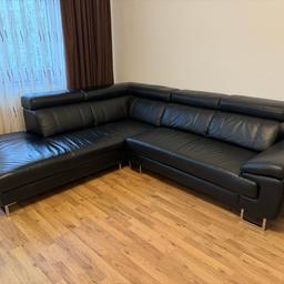 Ich biete ein gebrauchtes Echtleder Couch im sehr guten Zustand.

Maße sind ca 230cm x 260cm.

Ohne Garantie und Rücknahme
