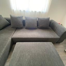 Verkaufe bequemes Sofa mit Bettfunktion, Stauraum und Hocker in gutem Zustand.
Farbe: dunkelgrau
Material: Textil
Maße: 195x190x100cm
Maße Hocker: 105x60cm