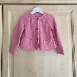 Girls age 9-12 months pink cardigan from Marks & Spencer.

Only worn once.

100% cotton.

**PLEASE CHECK OUT OTHER ITEMS IM SELLING**