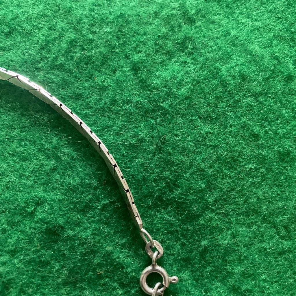 Lovely silver chain and pendant huge piece. 28.8 grams in weight. Fully hallmarked fantastic piece.