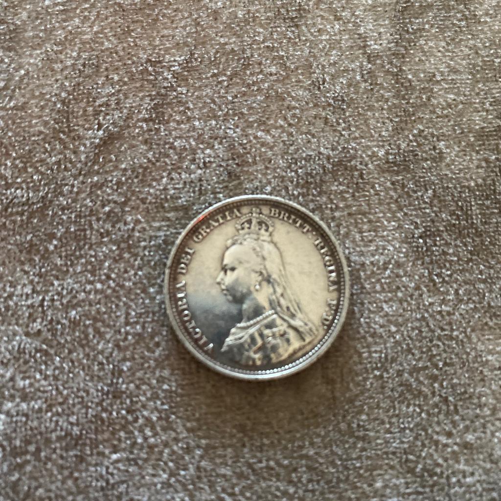 Silver 1887 shilling great condition collectors piece.