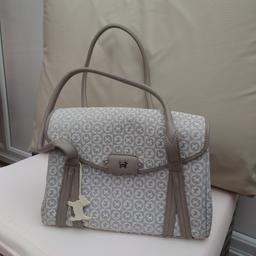Radley bag 
used couple of times
in great condition 
hardly use so wanting to sell
purchase from Reading RG4.