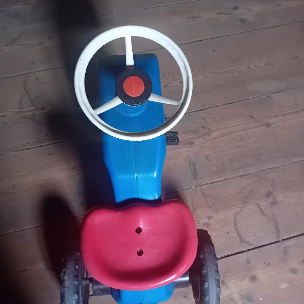 Verkaufe Dreirad Trett Traktor geeignet für Kinder ab 7 Jahre. Ist mit Anhängekupplung.
Bitte Lesen ! Wer Interesse hat bitte melden !
Siehe Bilder !
Preis nach VB !
Nur Selbstabholung erwünscht !
MfG.Marco