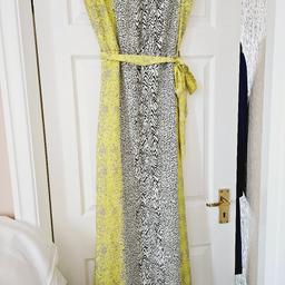 patterned maxi dress, strapless with elasticated front and elasticated tie waist, size 16.. like new.

cash and collection only, thanks.
possible delivery to Conisbrough on Saturday mornings only around 11 am.