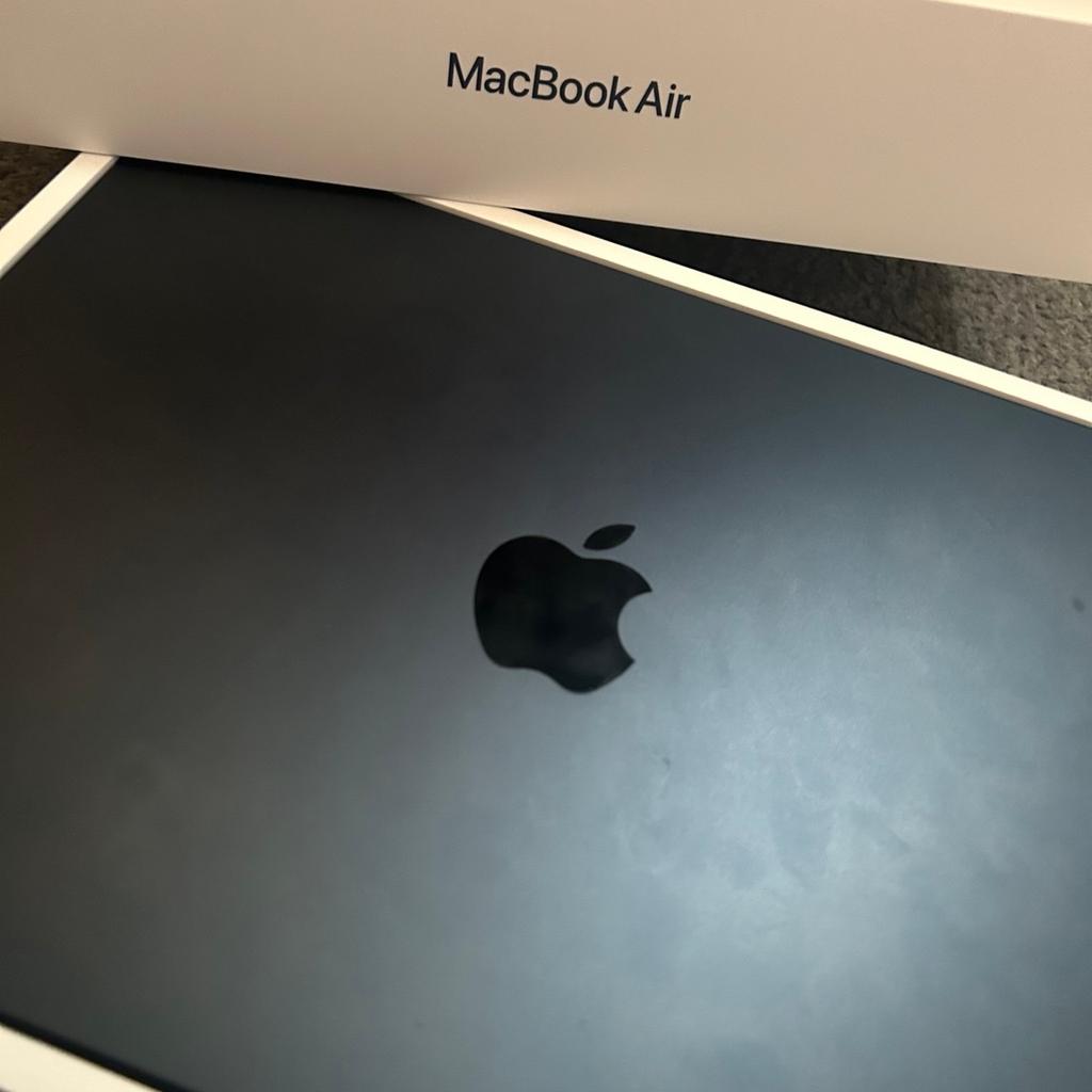 Brand New Macbook Air 13inch with Apple M2 Chip (willing to take offers)