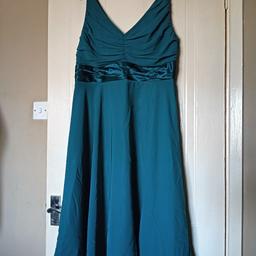 Lovely chiffon dress brand wallis petit size 12 in good pre-owned condition
Selling other items please check them out
Collection only B33
