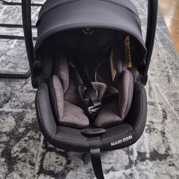 Maxi-Cosi Babyschale, i-Size Baby-Autositz mit 157° Liegefunktion, Gruppe 0+ (40-85 cm / 0-13 kg) nutzbar ab der Geburt bis ca. 15 Monate, inkl. Marble Isofix Basisstation, essential black