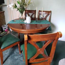 Extendable single pedestal dining table and four chairs, have listed as fair as there are some tiny flaws but overall is in great used condition, and has heaps of life left!  Collection from Malvern due to house sale, sorry we can't deliver.  Thank you for looking💕😊