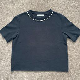 - Excellent condition top

- Brand: Zara

- Autumn-Winter collection

- Cropped design

- Soft sweater material

- Pearl beaded neckline

- Only worn once

- Will be happy to combine postage costs if purchasing more than one item

- Tracking details will be provided with delivery