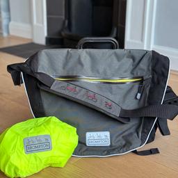 A messenger style bag with a Velcro and buckle fastened flap from Brompton designed specifically for your Brompton folding bike.

The C-bag has been re-modelled for 2016, this is the pre-2016 model.

Frame Bracket that needs to be attached on brompton is NOT included.
