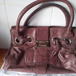 A beautiful distress chocolate brown Chimmy Choo handbag,,this has been well looked after inside there are no make up marks,,also the outside is in really nice condition..The size is approx 12 x10 inches,,pure quality leather....