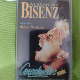 "Gnadenlos Live" vom österreichischen Kabarettisten Alexander Bisenz aus dem Jahr 1993 als Musikkassette. Die Kassette ist in einem einwandfreien Zustand.