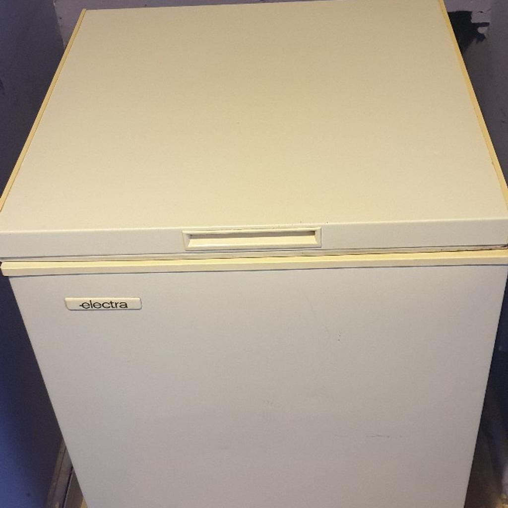 CHEST FREEZER GOOD WORKING ORDER , COLLECTION FROM WF33EU WAKEFIELD LOFTHOUSE PLEASE LOOK AT MY OTHER ITEMS ON MY SITE THANKYOU 😀