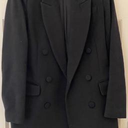 - Excellent condition coat

- Length: Mid/Short

- Brand: Zara

- Only worn once

- Will be happy to combine postage costs if purchasing more than one item

- Tracking details will be provided with delivery
