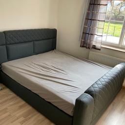 Bett zu verkaufen
Neupreis  1100€
2 Jahre alt