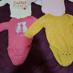 baby girl baby grows long sleeved 7 in total
in various different colours
new born up to 3 months.
6-9 months
9-12 months worn a couple of times
in good condition.