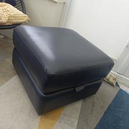 navy blue pouffe
leather
hardly been used
lifts up for storage
pick up only