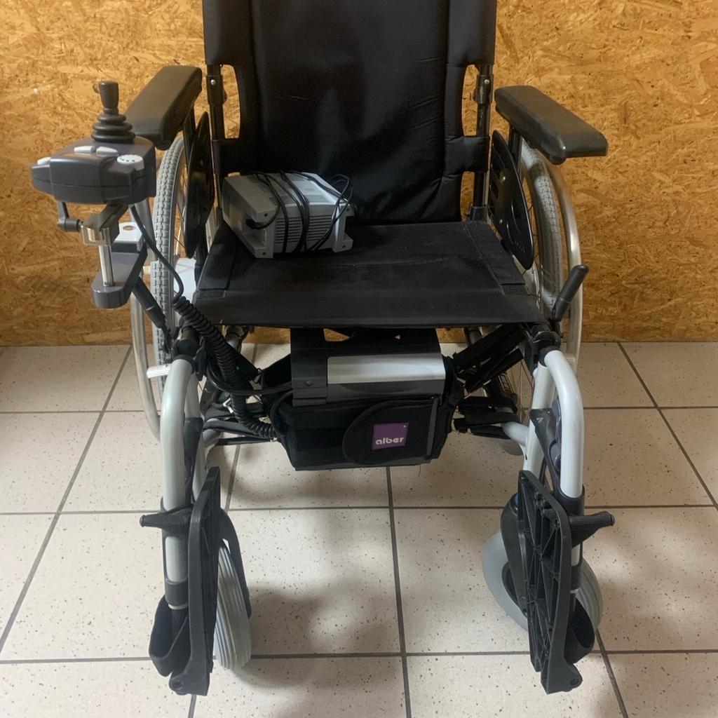 Ich biete hier einen Rollstuhl mit E-Fix 25.
Der Rollstuhl hat eine Sitzbreite von 48 cm.
Der Akku ist noch gut.
Die Bereifung ist neu.
Eine Probe fahrt ist möglich
Nur Selbstabholer