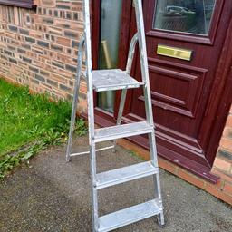 Abru 4 tread lightweight aluminium step ladder in good condition with usual paint splashes £15 NO OFFERS DARWEN BB3 0DU OR BOLTON BL3 2JP