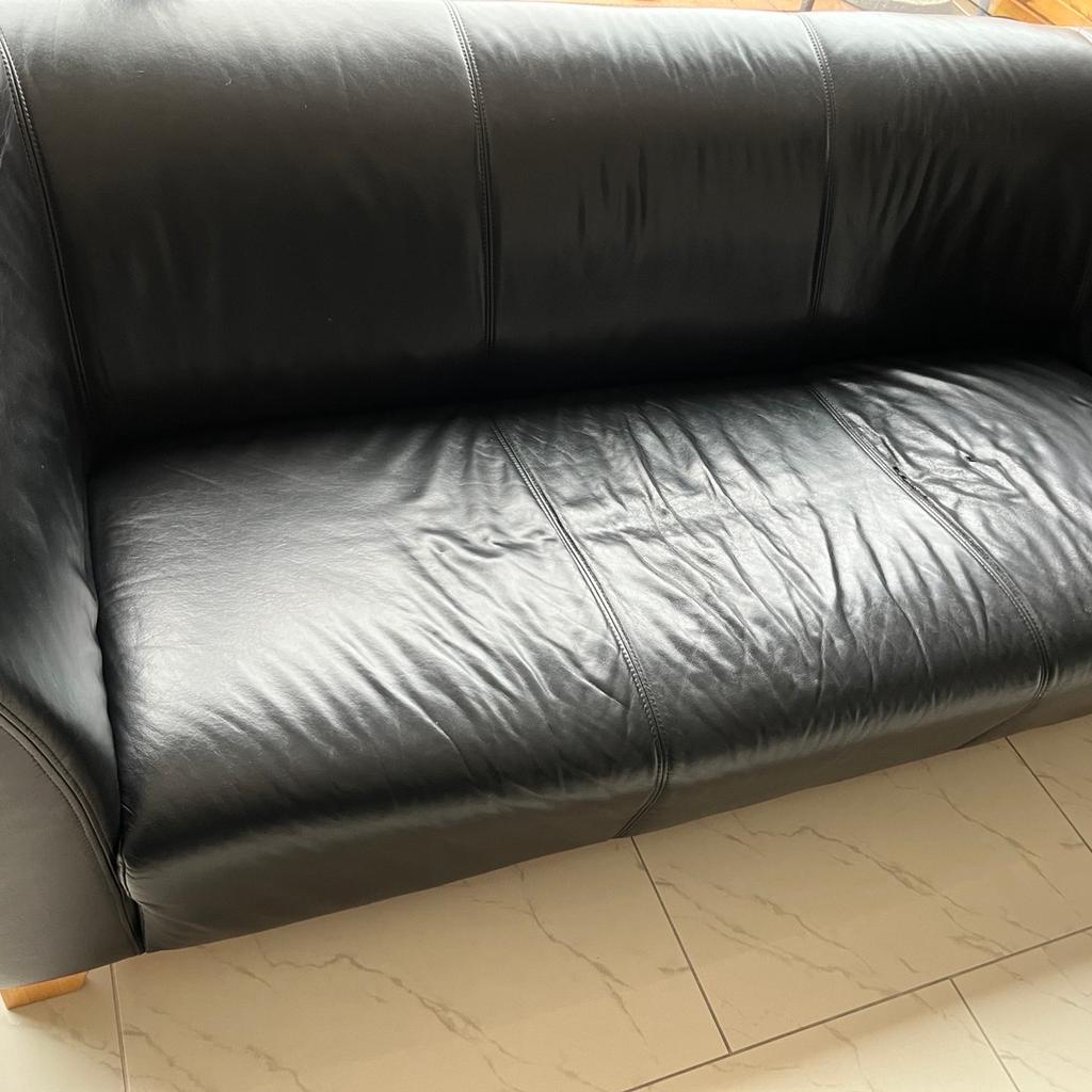 2 Ledercouchen ca. 200cm in guten Zustand abzugeben . Eine Couch hat sichtbare Abnutzungserscheinungen wie auf dem Bild sichtbar die andere nicht .
Bei Interesse einfach melden .