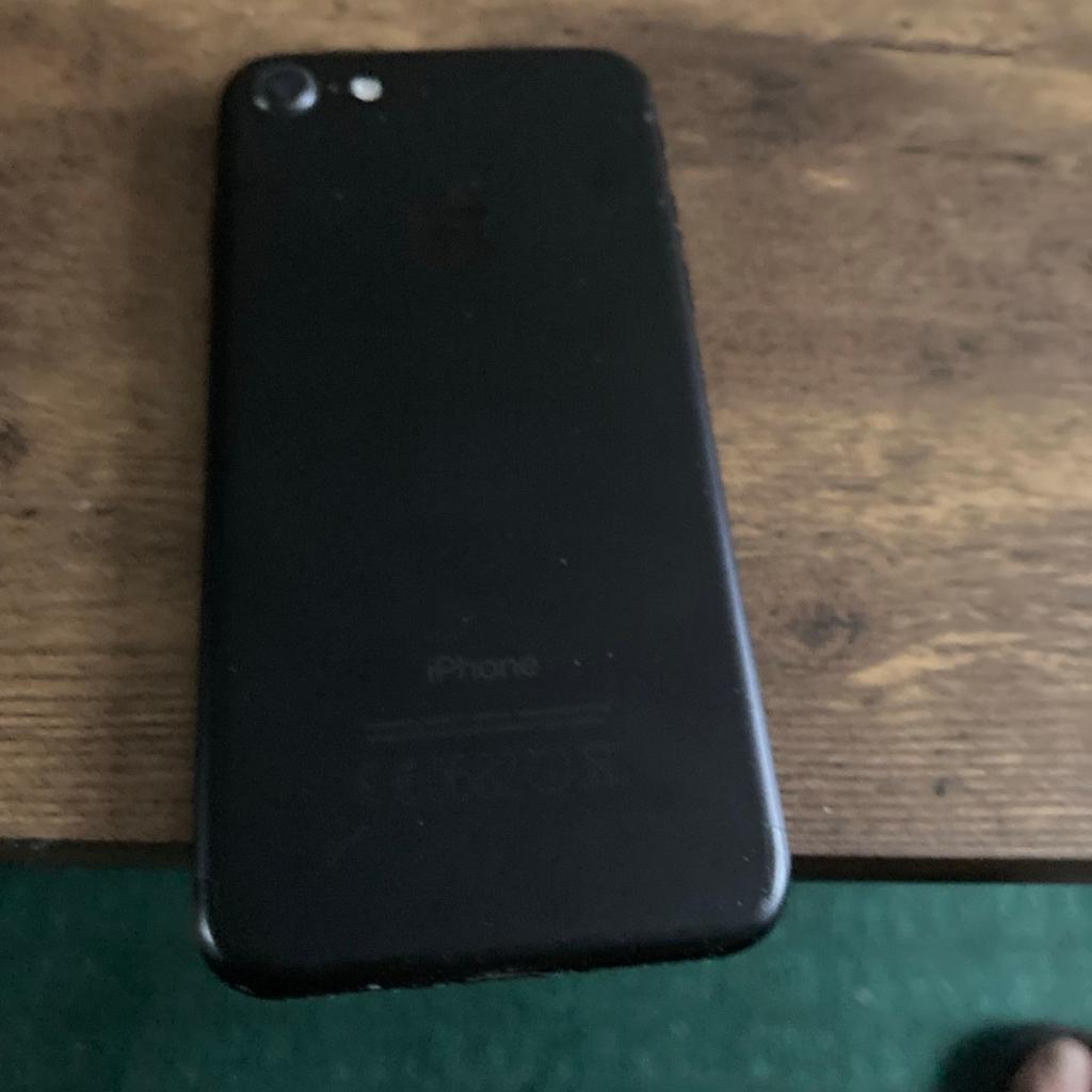 iPhone 7, 128gb. Working, selling for parts(perfect for other phone locked in iCloud). Motherboard, screen very good. Battery very low, home button don’t work, charging port dodgy. Message me for more info. Check photos for condition.