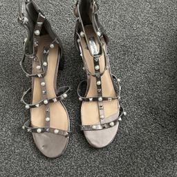 Ladies atmosphere pewter sandals bnwt size 7 collection from blackhall no returns