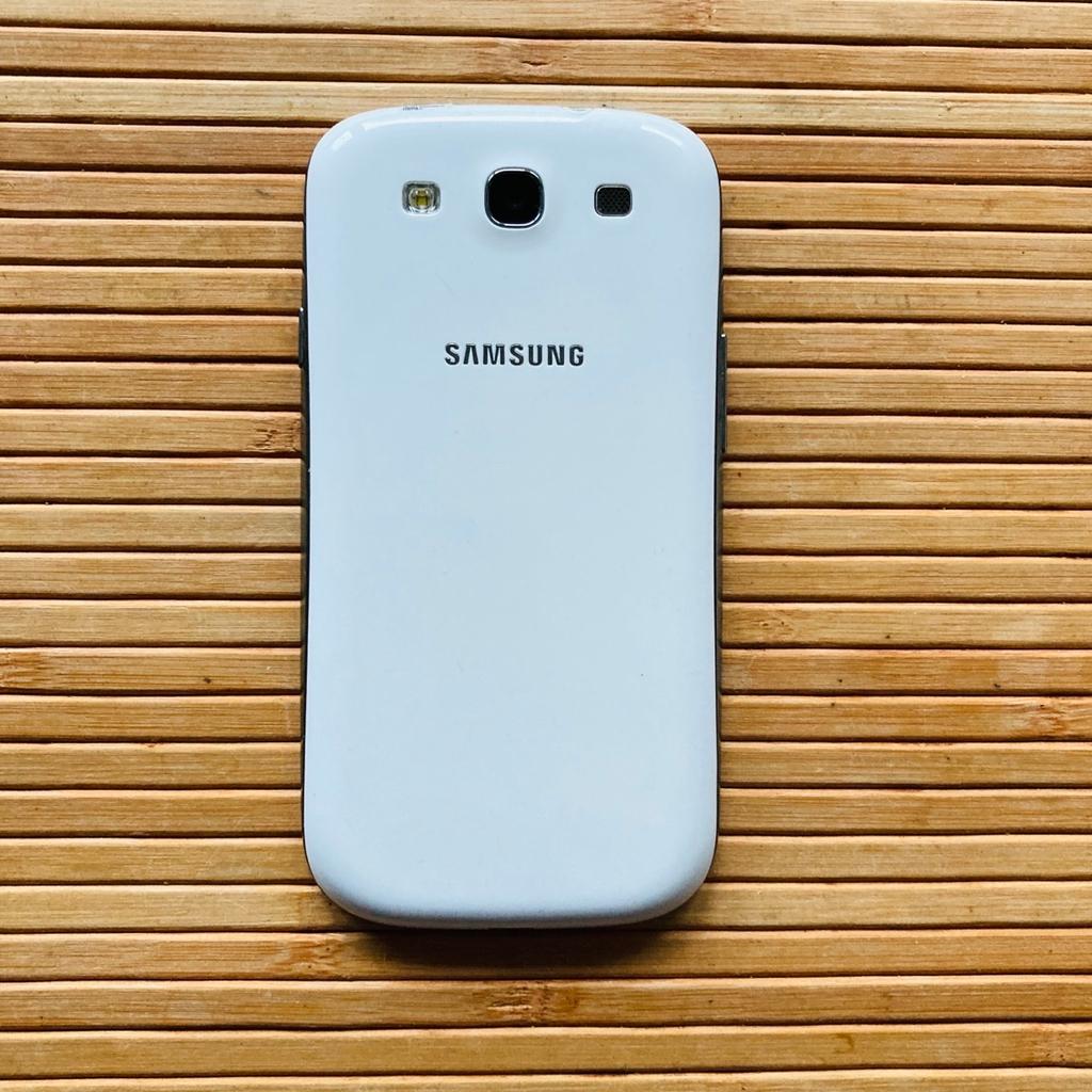 Samsung Galaxy S3 Neo (Ohne Simlock) Smartphone.

Condition is Gut. Funktioniert einwandfrei. Kommt mit Netzwerkkabel.

Das Handy hat Original neue Batterie.

Die Ware wird unter Ausschluss jeglicher Gewährleistung und Rücknahme verkauft.