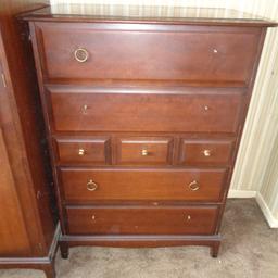 STAG CHEST OF DRAWERS
SOLID WOOD
VINTAGE FURNITURE
MISSING HANDLES (SEE PHOTO)
GOOD CONDITION
COLLECTION ONLY