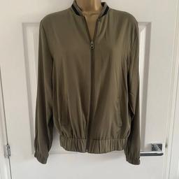 Atmosphere Primark Women's Lightweight Bomber Jacket
Size 10
Excellent Condition
Khaki Green Colour
Front Pockets

Approx Measurements:
Armpit To Armpit: 19½ inches
Front Length: 23 inches

100% Polyester
Machine Washable

From A Smoke And Pet Free Home
Selling Due To A Massive Clear Out, Please See My Other Items As Happy To Combine Postage
All Measurements Taken With Garment Lying Flat On Floor