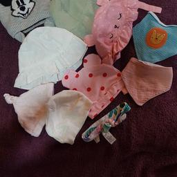 bundle of baby hats,bibs an hair band.
used a couple of times in good condition.