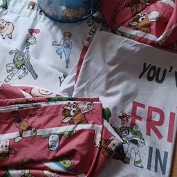 Toy story bedding set from Dunelm includes 
curtains 66 x 72 inches,pencil pleat tops used on curtain pole
single duvet with pillow case 
matching single fitted sheet 
lightshade
Good used condition 
cash on collection only
