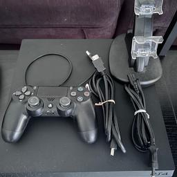 PS4 Pro 1TB zu verkaufen mit Controller und Ladestation.
Konsole funktioniert in einem einwandfreien Zustand genauso wie der Controller
