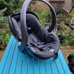 Very good good condition.
Compatible with Yoyo buggy 
Come with :
- car seat adapters
- rain cover
- Sip+ seat belt 
- bag