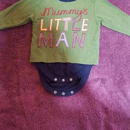 baby boy baby grow from next 3-6months green and navy blue
worn a couple of times in good condition.