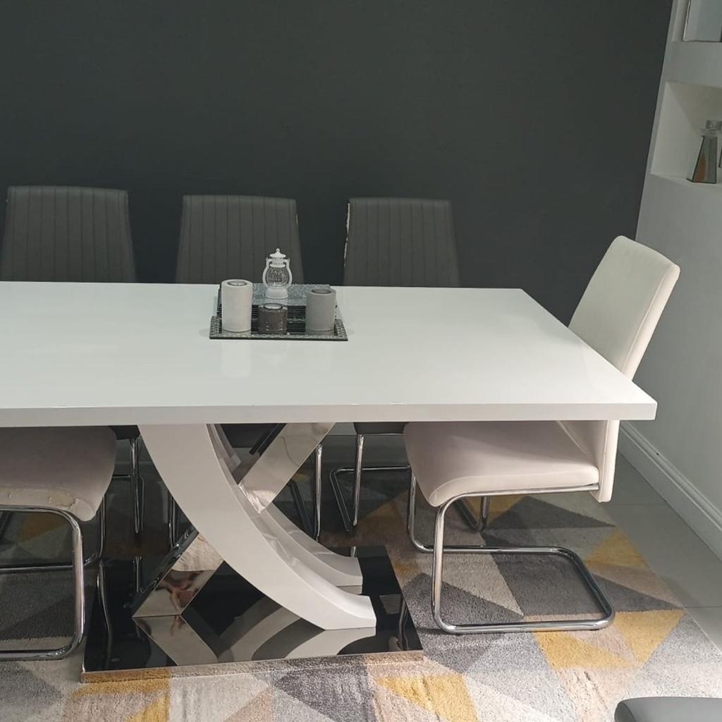 Selling white dining table
Good condition, small chips in a few places
Not extendable
160x90cm
8 chairs available for free in slight damaged condition, 6 grey chairs and 2 white chairs