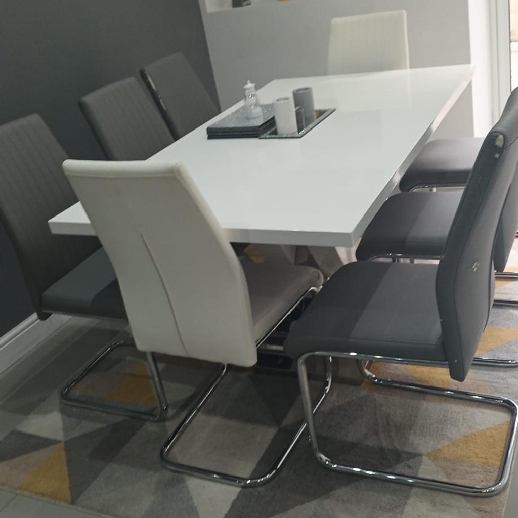 Selling white dining table
Good condition, small chips in a few places
Not extendable
160x90cm
8 chairs available for free in slight damaged condition, 6 grey chairs and 2 white chairs