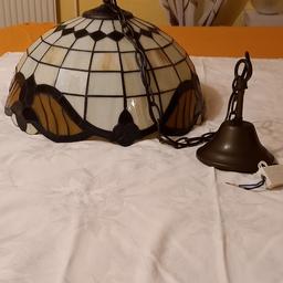 Verkaufe eine Tiffany Deckenleuchte,Durchmesser:40cm,zu bestücken mit 2 Glühbirnen,an Selbstabholer