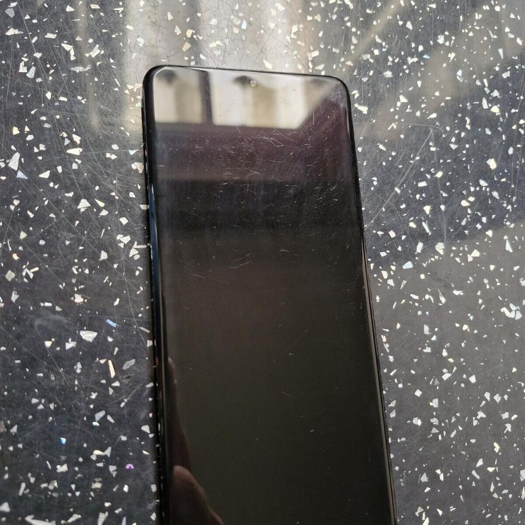 Samsung galaxy s20+ 5g

Model sm-g986b/ds

black

128gb storage

12gb memory

6.7inch screen

Does have light marks on it have tried to get it on pictures the best I can

Fully working phone

Comes with box

Does come with charger and plug both not samsung but work perfect