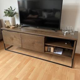 Verkaufe meinen wunderschönen TV Tisch, Neupreis 520€. Massivholz.