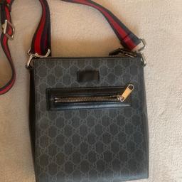 Men’s gucci messenger bag .. genuine.. serial number inside .. bought from flannels .. no longer have the box or the receipt hence the price.
