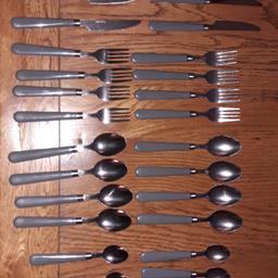 32 piece cutlery set.
12 piece melamine dinnerware. 
Hardly used.