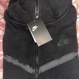 Brand new Nike tech fleece in black