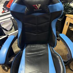 Hi I’m selling my gaining chair as I don’t have a use for it anymore, it’s in really good condition other than the pillow(picture 3) but other than that everything works.
Cash on Collection only 
Thanks for looking!