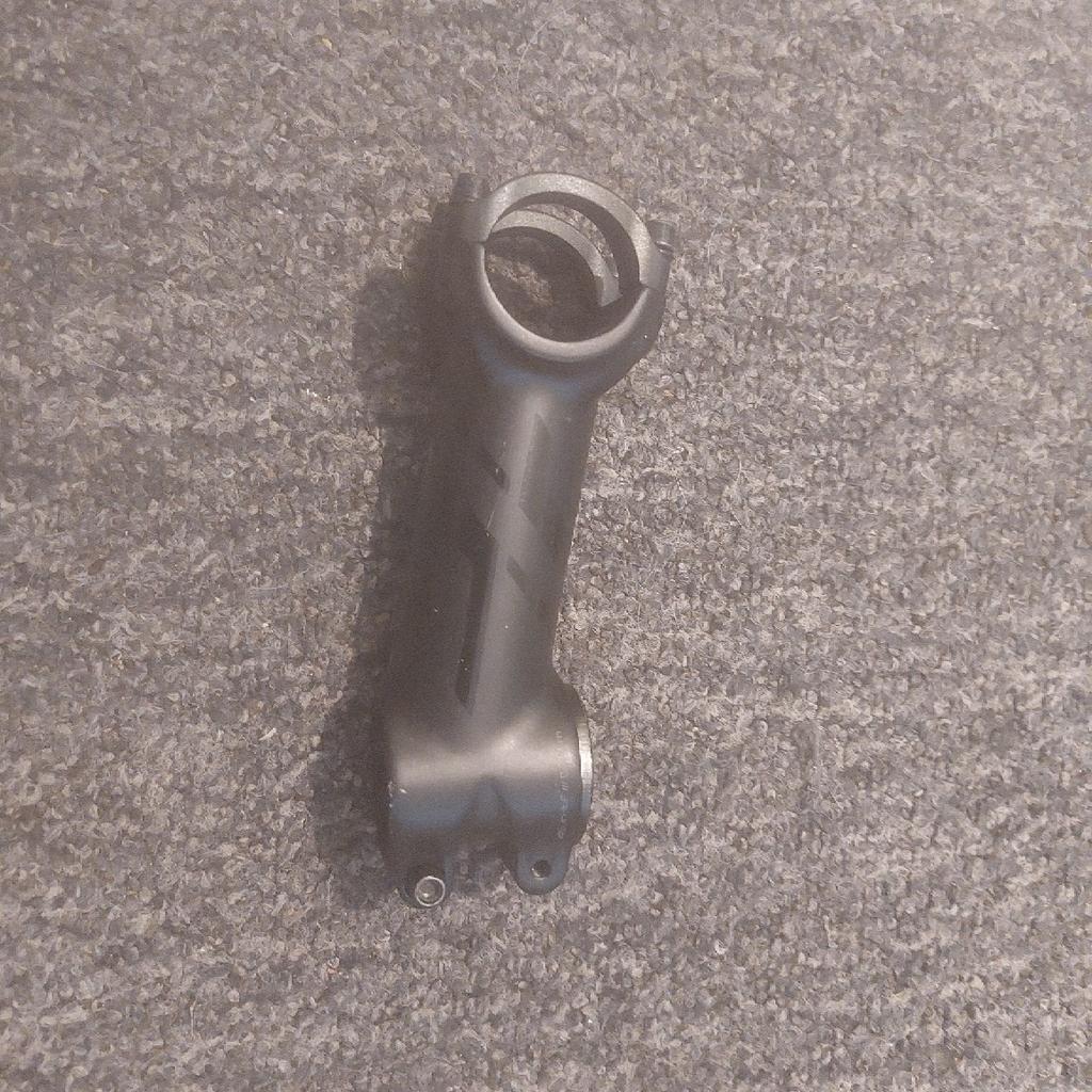 Specialized Comp Multi stem for 31.8mm handlebars. Looks to be 110mm long when using a measuring tape. Comes with a shim to adjust the angle +/- 4 degrees. A few scrapes in places from use but nothing major. Open to offers.