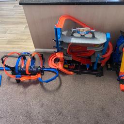 Two hot wheels tracks, clean and excellent condition,

The price is the price no offers

Thanks
