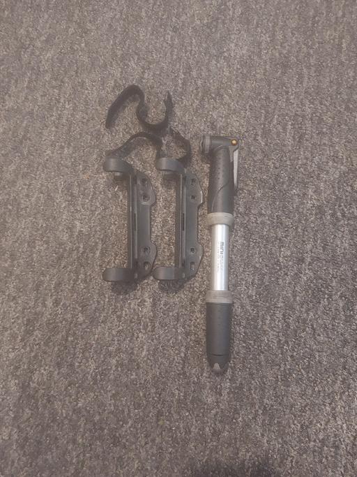 Buy & Sell East London Leamouth - East London - Photos for Topeak Mini Dual pump and 2 frame mounts