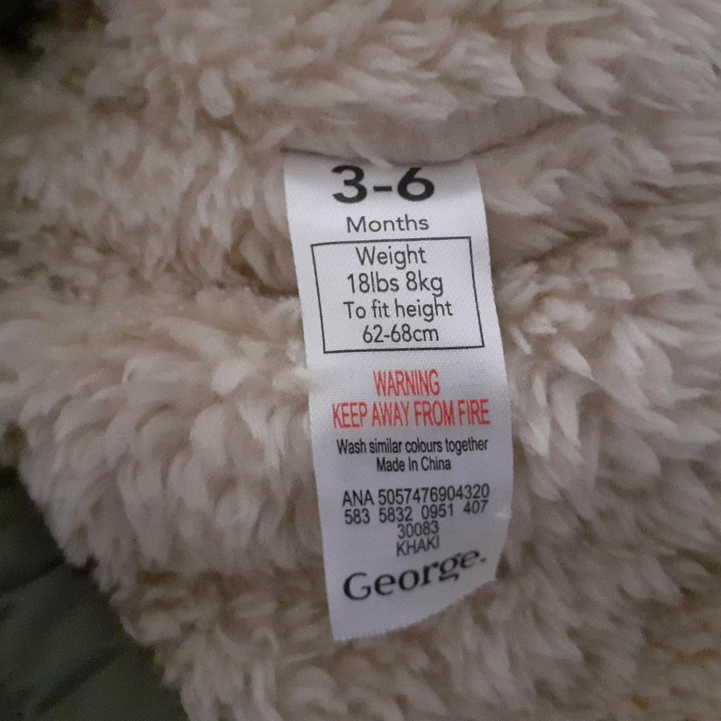 Sage green hooded jacket
has 2 front patch pockets
fleece lined with faux fur round hood

In good worn condition
FROM SMOKE & PET FREE HOME
LISTED ELSEWHERE
COLLECTION B31 OR B32 OR B14