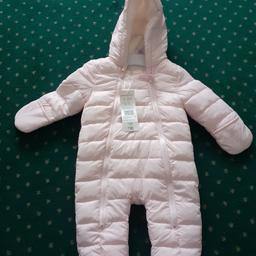 Pale pink hooded Snowsuit 
Fleece lining & zip fastening 
Has attached turnback mittens
cost £16 selling £8 (HALF PRICE)

FROM SMOKE & PET FREE HOME 
LISTED ELSEWHERE 
COLLECTION B31 OR B32 OR B14